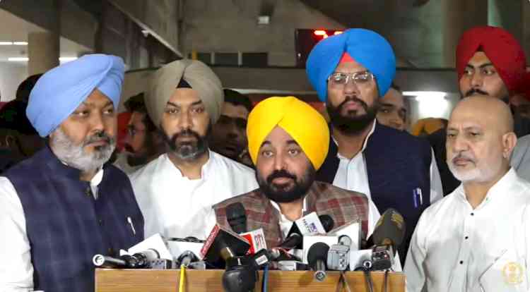 CM slams BJP for trying to muzzle voice of democracy by lodging FIRs