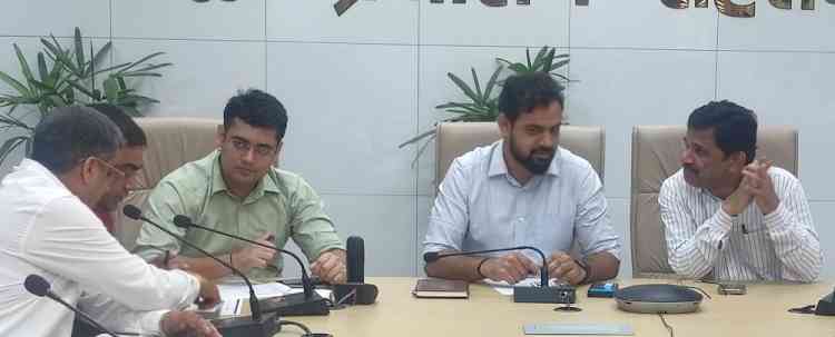 समीक्षा बैठक में सीएमओ ने दिए जनता की शिकायतों का संतोषजनक समाधान किए जाने के निर्देश