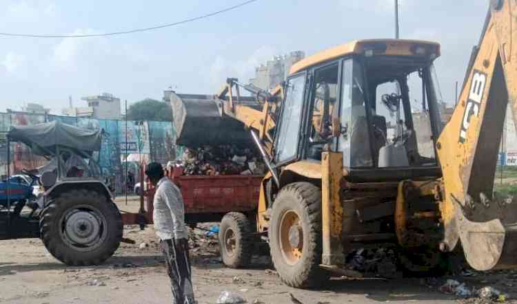 निगमायुक्त ने आमजन से कूड़ा इधर-उधर न फैंकने की अपील की