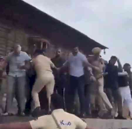CM Omar Abdullah climbs graveyard gate, grapples with security men amid Martyrs' Day row