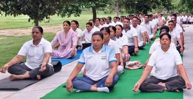 Rohtak: Policemen did yoga