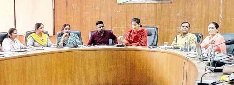 महम व कलानौर विधानसभा के बीएलओ को दिया जा रहा है प्रशिक्षणः उपायुक्त धर्मेंद्र सिंह