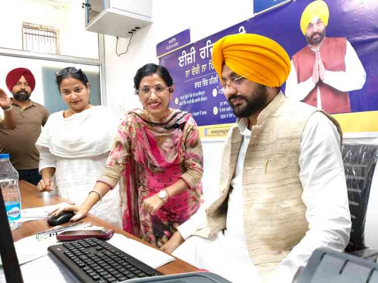 Punjab Cabinet Minister Tarunpreet Singh Sond launches 'Easy Registry' system in Khanna