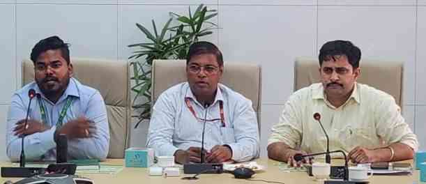 उपायुक्त के निर्देशानुसार प्रधानमंत्री फसल बीमा योजना के तहत बैठक आयोजित