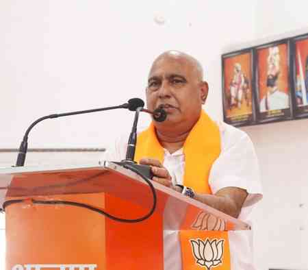 MP BJP Chief Khandelwal urges party workers to become bridge between people and govt