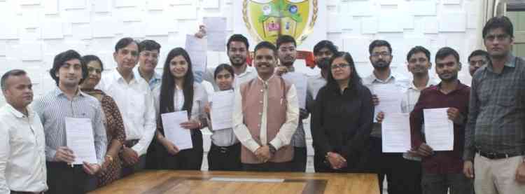 कैंपस प्लेसमेंट ड्राइव में जीयू के 11 विद्यार्थी 6 लाख सालाना के पैकेज पर चयनित
