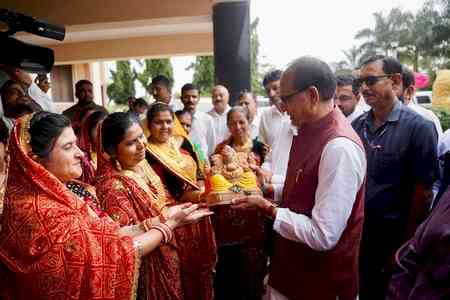 Union Minister Shivraj Singh Chouhan interacts with Lakhpati Didis in Gujarat 