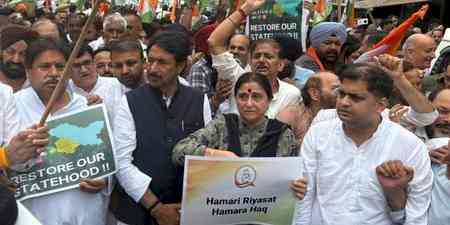 Police interrupt Congress protest march in Jammu