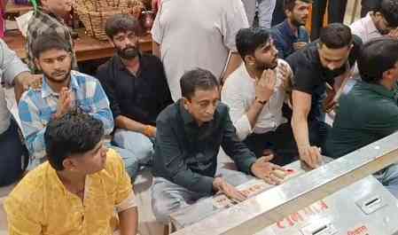 'Taarak Mehta Ka Ooltah Chashmah' team visits Mahakaleshwar temple during Sawan Somvar