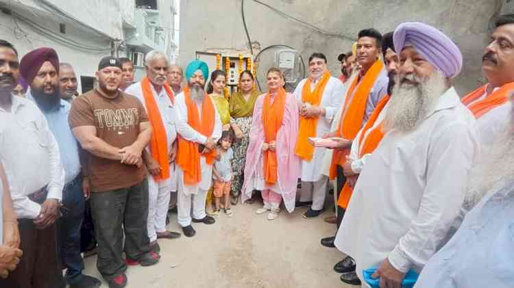 MLA Prashar inaugurates newly installed tubewell in Ucha Tibba