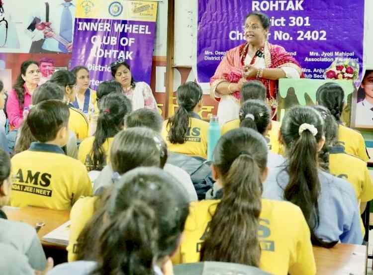 डॉ सोनिया मलिक ने विद्यार्थियों को दिए प्रतियोगी परीक्षाओं की तैयारी के टिप्स