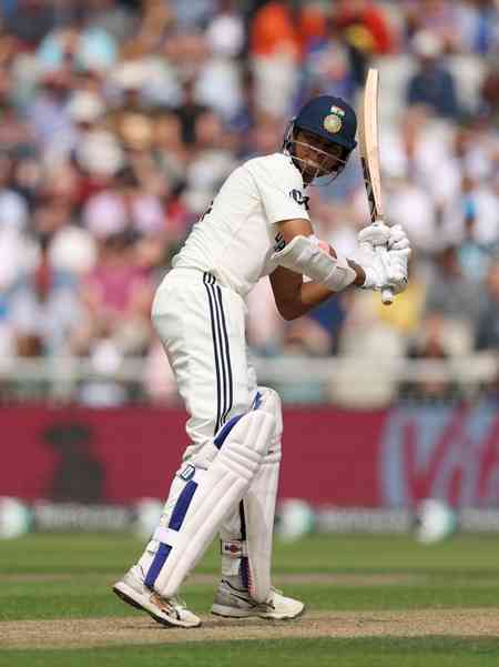 4th Test: India showed right mix between caution and aggression in morning session, says Shastri