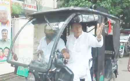 MP: Congress opposes restriction of E-rickshaws in Bhopal