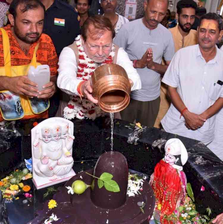 शिवरात्रि पर कैबिनेट मंत्री डॉ. अरविंद शर्मा ने किलोई शिव मंदिर में किया जलाभिषेक