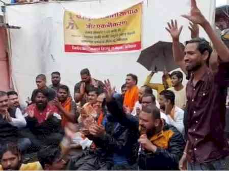 Right-wing activists hold protest on road in Bhopal, claim Hindu families forced to migrate  