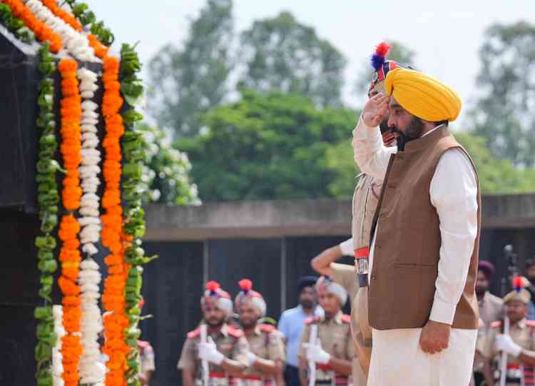 CM pays tribute to Martyrs On Kargil Vijay Diwas