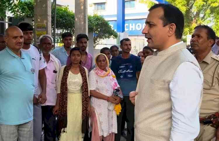 एचएसएससी चेयरमैन ने रोहतक में किया सीईटी परीक्षा केंद्रों का निरीक्षण