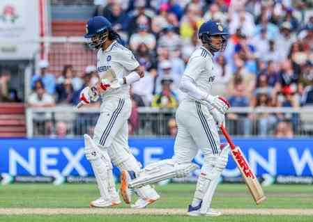 4th Test: Great to see Gill and Rahul fight it out for the rest of the team, says Karthik
