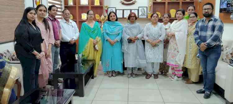 Aam Aadmi Party Women's Wing organizes program in Government Women's College to mobilize youth against drugs