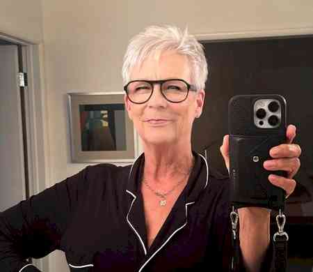 Jamie Lee Curtis calls herself a ‘controlled addict’