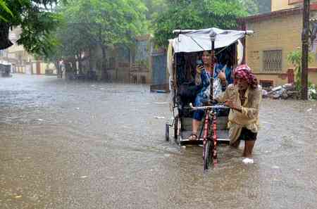 Torrential rains paralyze Patna, severe waterlogging prompts orange alert