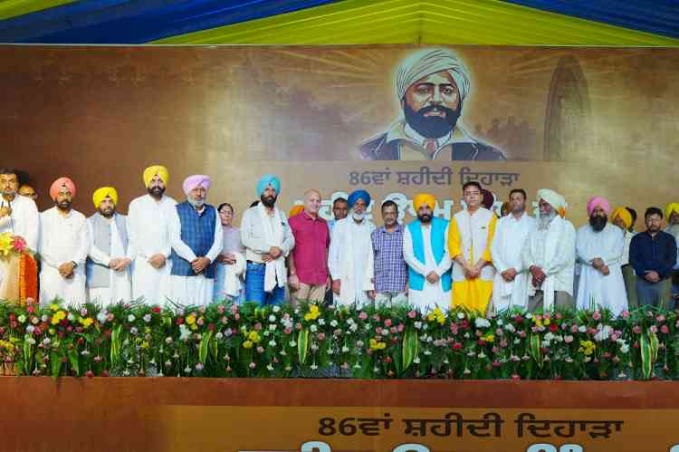 Bhagwant Mann and Arvind Kejriwal vow to further realize dreams of martyrs