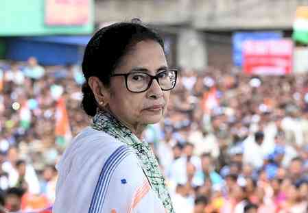 Mamata hikes Durga Puja dole to Rs 1.10 lakh per committee