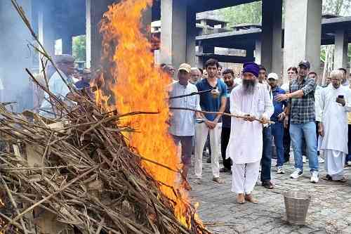 जाट स्कूल के रिटायर्ड शिक्षक रामधारी खोखर पंचतत्व में लीन