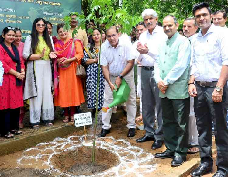 एमडीयूः “दो पेड़ - नशा मुक्त घर के नाम” पौधारोपण पखवाड़ा प्रारंभ