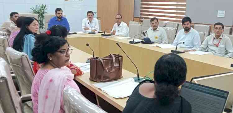 राष्ट्रीय कृमि मुक्ति दिवस पर सभी लक्षित बच्चों व महिलाओं को खिलाएं कृमि नाशक दवाः एडीसी नरेंद्र कुमार