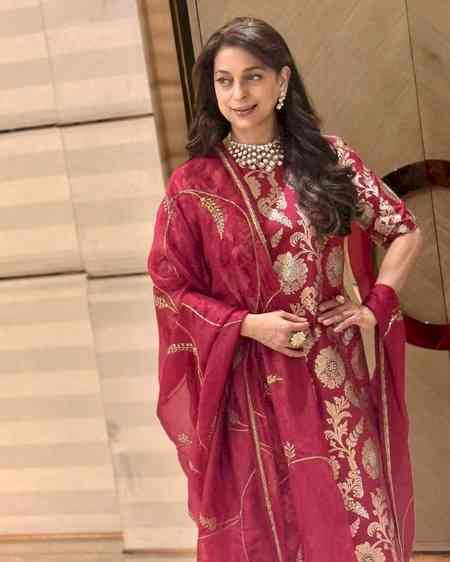 Juhi Chawla congratulates SRK on National Award win