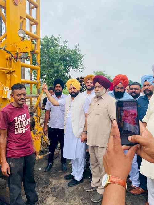 Cabinet Minister Hardeep Singh Mundian lays foundation stones water supply schemes worth Rs 2.08 crores in Ludhiana