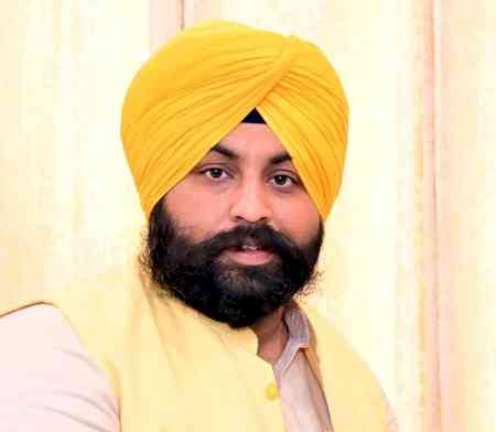 Sikh clergy asks Punjab minister to repair roads as 'sewadar'