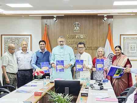 Union Minister launches book on cutting carbon footprint in handloom sector