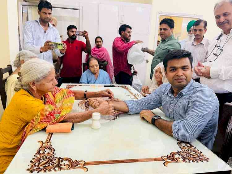 DC celebrates Raksha Bandhan with senior women citizens and Children at Red Cross Home