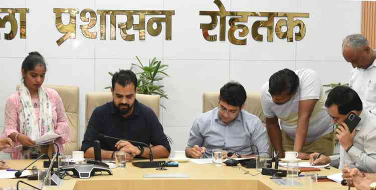 एडीसी ने समाधान शिविरों की शिकायतों का शीघ्र निपटारा करने के निर्देश दिए