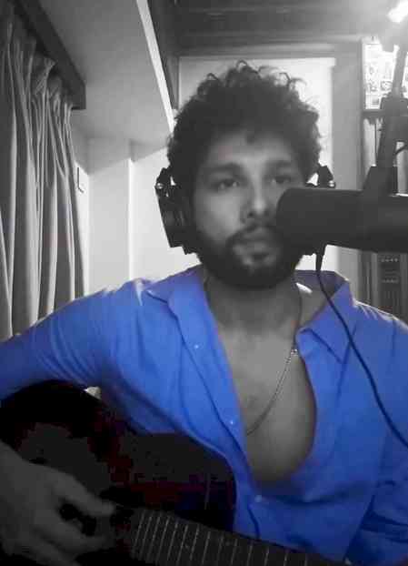 Siddhant Chaturvedi spends a poetic Sunday with his own rendition of Shailendra's 'Kal hamara hain'