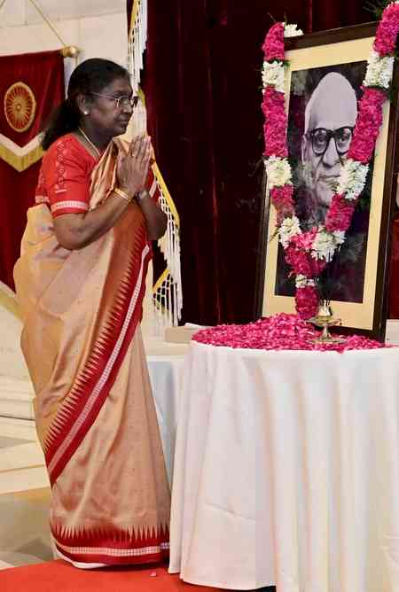 President Murmu pays tributes to V. V. Giri on his birth anniversary