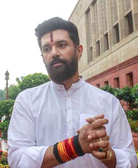 'Rahul Gandhi should apologise or prove his claims', Chirag Paswan backs ECI