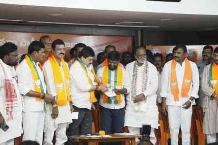 Former BRS MLA Guvvala Balaraju joins BJP