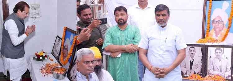 कैबिनेट मंत्री महिपाल ढांडा और डॉ. अरविंद शर्मा सहित अन्य हस्तियों ने दी मास्टर रामधारी खोखर को श्रद्धांजलि