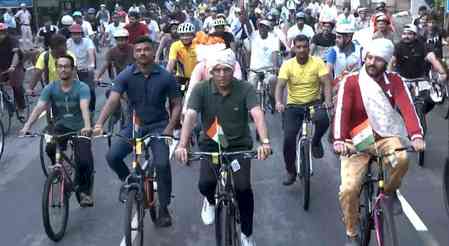 Mansukh Mandaviya flags off 'Panchayat Fit India - Sundays on Cycle' with youth from across nation