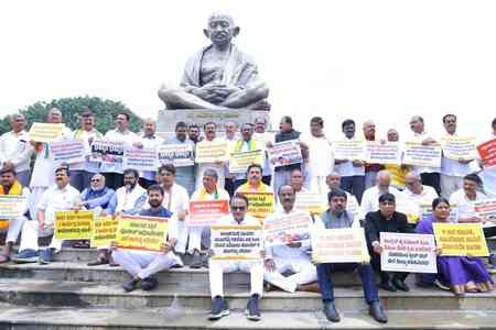 Stampede tragedy: BJP, JD(S) protest against Congress govt in Bengaluru