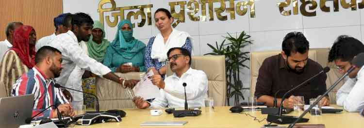 फसलों को नुकसान से बचाने के लिए किए जा रहे खेतों से जल निकासी के समुचित प्रबंधः उपायुक्त धर्मेंद्र सिंह