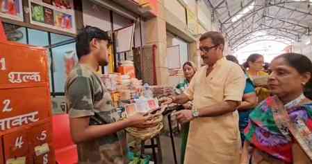 Varanasi: Kashi Vishwanath temple bans plastic; move welcomed by devotees, local shopkeepers 
