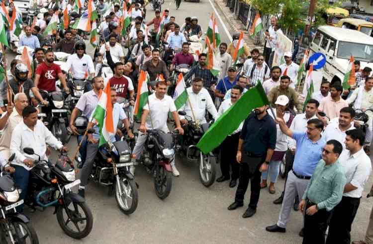 रोहतक में निकाली गई मोटरसाइकिल तिरंगा यात्रा