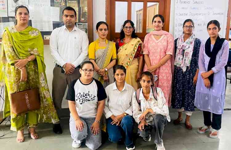 प्लेसमेंट ड्राइव में 5 छात्राओं का चयन