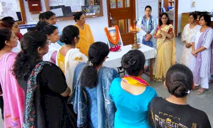 एमकेजेके में राष्ट्रीय पुस्तकालय दिवस मनाया