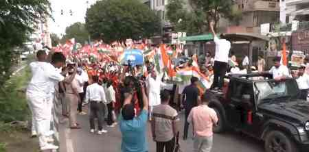 Delhi Minister Ashish Sood leads Tiranga Yatra in Janakpuri