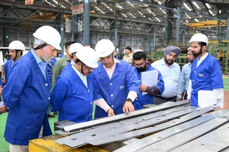 Sitaram Sinku, Addl. Member (Production Units), Railway Board, Visits Rail Coach Factory